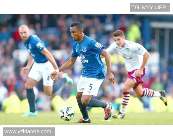 十二号球衣背后的传奇力量 解读足球界那些标志性12号球星的故事